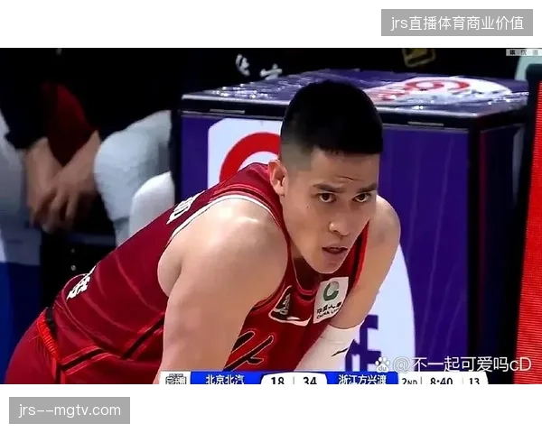 北京队周琦专注拼抢前场篮板,为球队创造大量二次进攻机会 北京队周琦专注拼抢前场篮板,为球队创造大量二次进攻机会